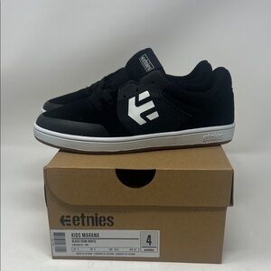Etnies Marana Black and White skate Sneakers kids size 4 NEW in box